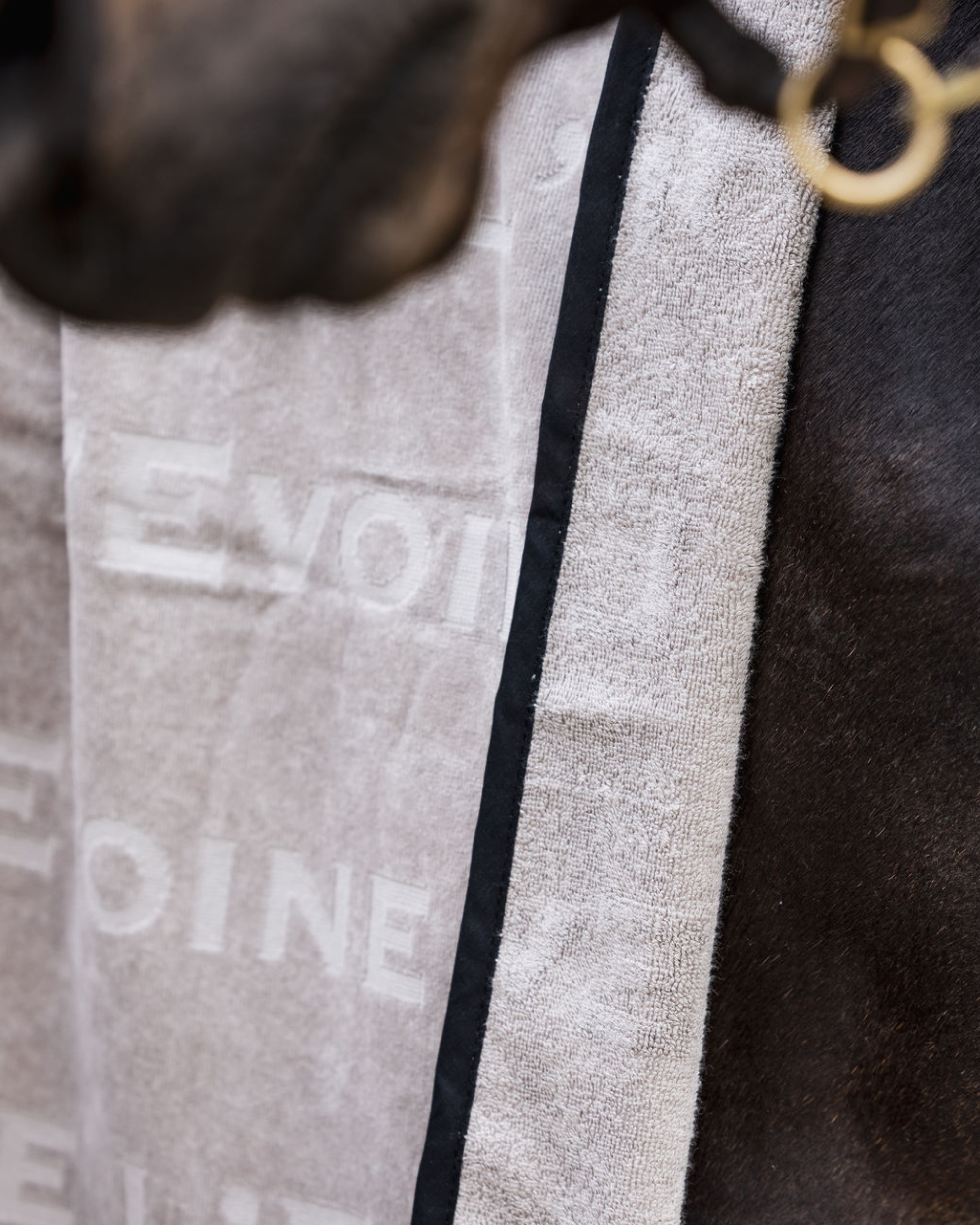 Le Bain gris perle sweat rug